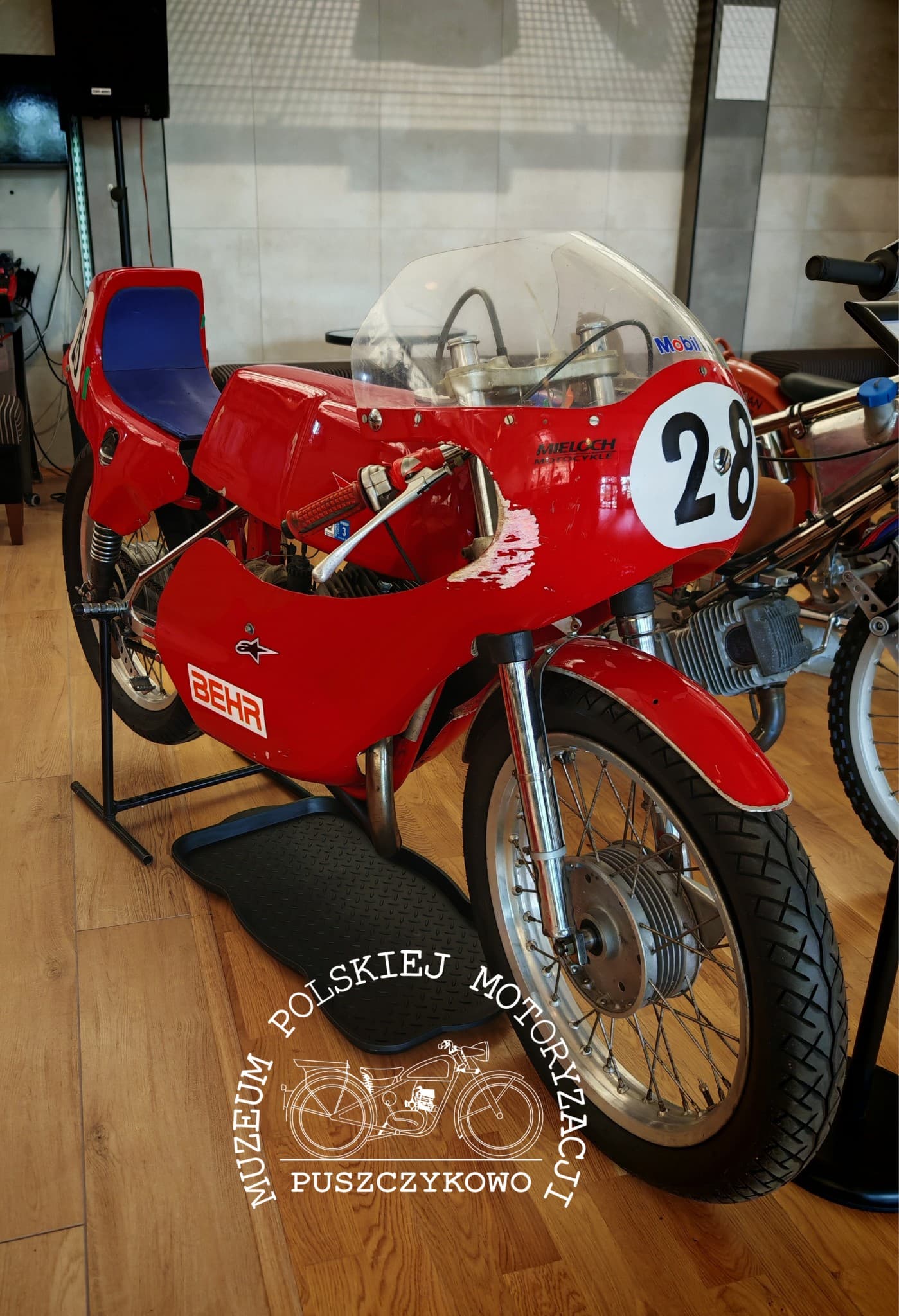 Eksponat Muzeum Polskiej Motoryzacji nr 42